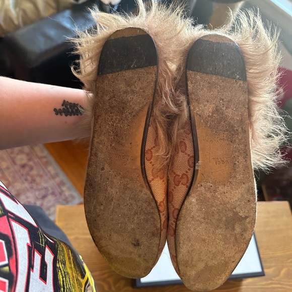 Gucci horse-bit slides! comes with the box, and dust bags. - Picture 3 of 4